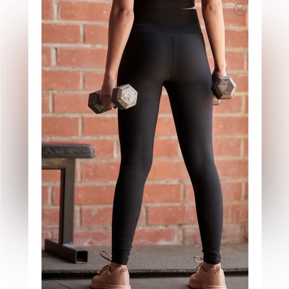 Free People Movement Free Throw Leggings in Solid Black Size XS NWT - Picture 4 of 5